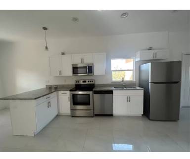 Main picture of 105 Hawaii Dr NE