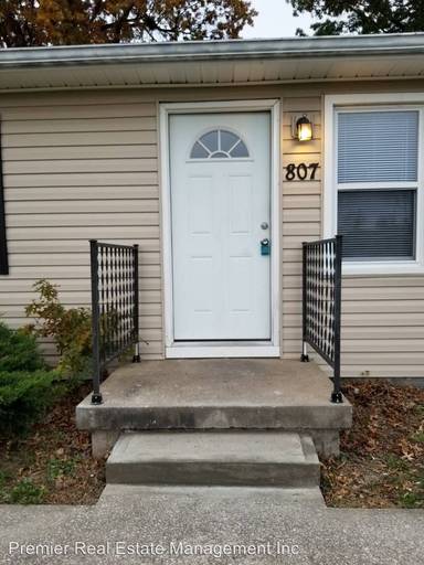 Main picture of 803 SW 6th St