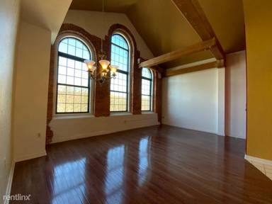 Main picture of 15 Higgins St