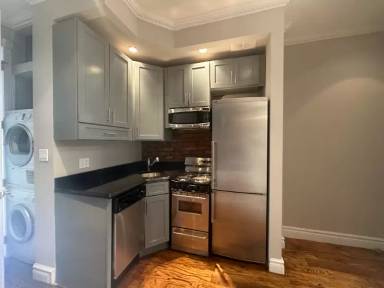 Main picture of 300 E 35th St