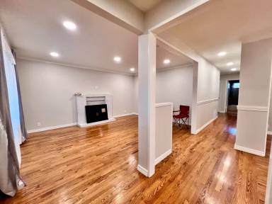 Main picture of 484 Broderick Dr