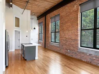 Main picture of 1665 Main St