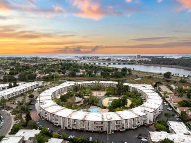 Main picture of Pacific Isle Condominiums