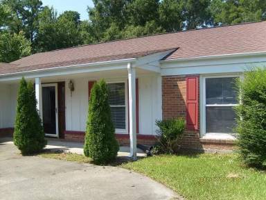 Main picture of 701 Lee Dr