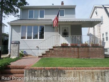 Main picture of 265 W Valley Stream Blvd