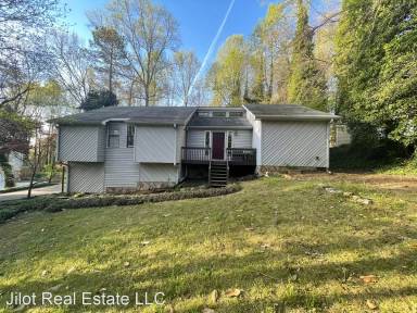 Main picture of 402 Magnolia Ct