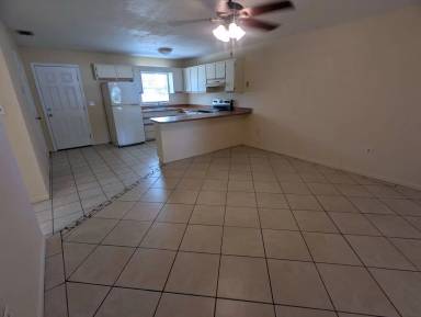 Main picture of 824 N Saint Clair Abrams Ave