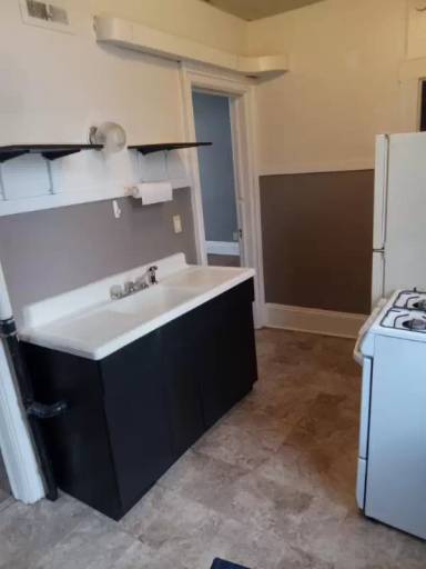 Main picture of 420 W 8th St