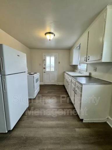 Main picture of 819 Washington Ave