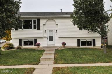Main picture of 839 48th Ave NW