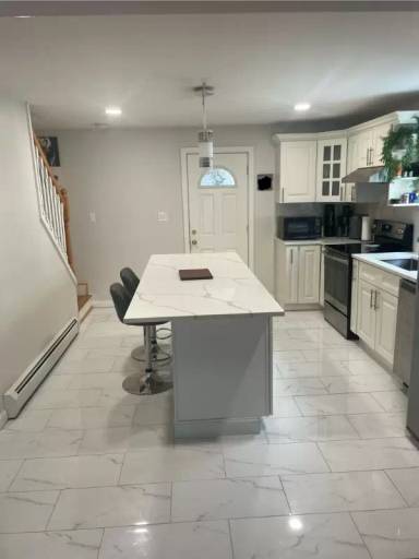 Main picture of 19 Cottage St