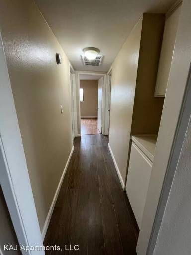 Main picture of 14157 Vanowen St