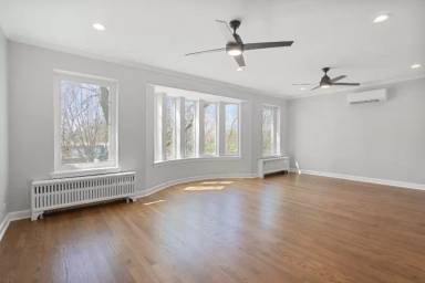 Main picture of 5522 W Berteau Ave