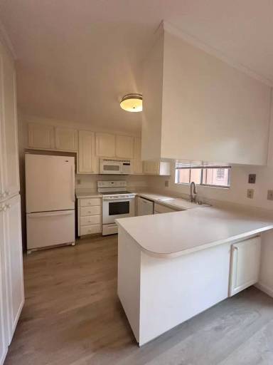 Main picture of 2084 Alta Loma St