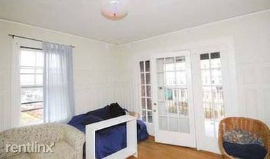 Main picture of 209 Chestnut Hill Ave