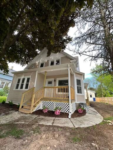 Main picture of 310 N Spring St