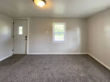 Main picture of 1521 1/2 E Kirby Ave