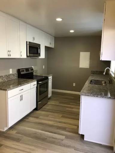 Main picture of 315 N Acacia Ave