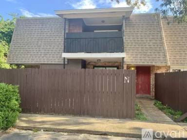 Main picture of 8101 Tippin Ave