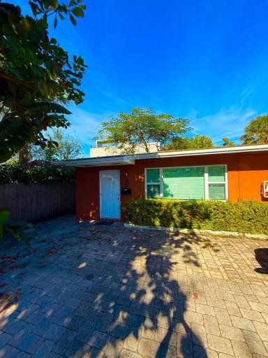 Main picture of 1055 NE 34th Ct