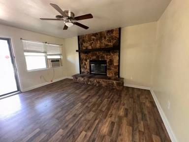 Main picture of 605 S 1st St