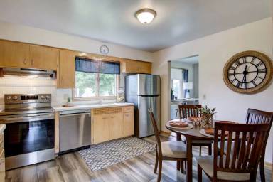 Main picture of 863 Truax Blvd