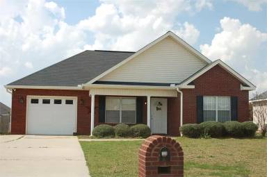 Main picture of 130 Cedarland Dr