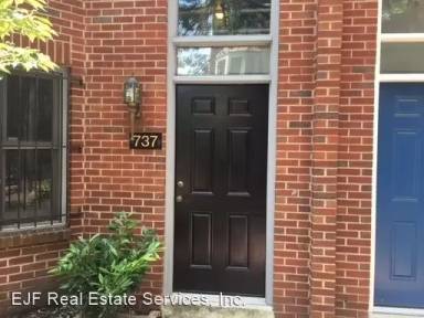 Main picture of 737 3rd St NE