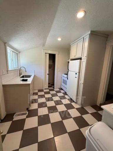 Main picture of 153 E 200 S