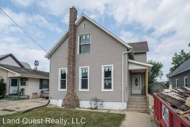 Main picture of 2216 Harriet St