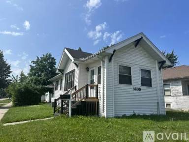 Main picture of 1603 State St