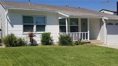 Main picture of 4917 Zelzah Ave