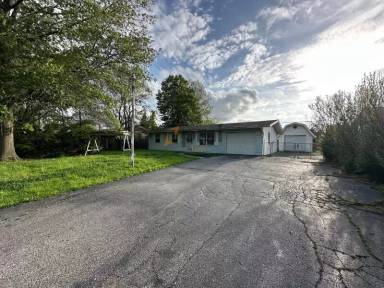 Main picture of 712 N State Road 149