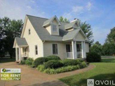 Main picture of 101 Bishop Dr