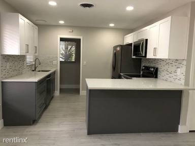 Main picture of 828 Lake Ave N