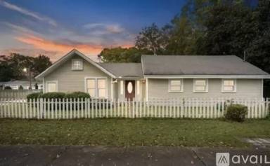 Main picture of 112 Fairfield Cir