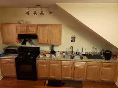Main picture of 1659 Amherst St