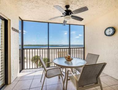 Main picture of Castle Beach