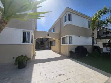 Main picture of 725 Ensenada Ct
