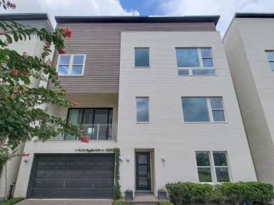 Main picture of 9 N Saint Charles St