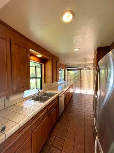 Main picture of 634 Stanford Dr