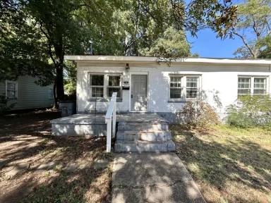 Main picture of 2547 Pinckney Ave