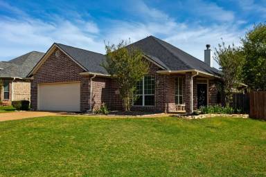 Main picture of 8423 Alison Ave