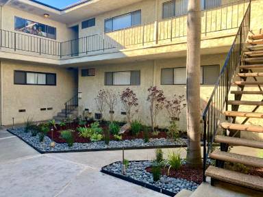 Main picture of 10949 Palms Blvd