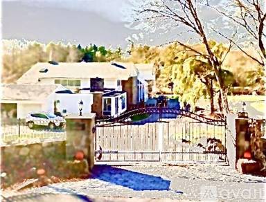 Main picture of 766 Lake Ave