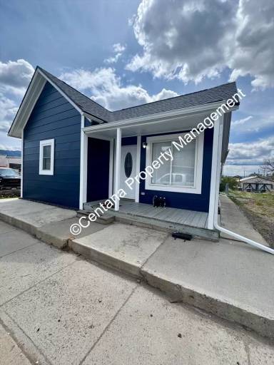 Main picture of 1322 E 2nd St