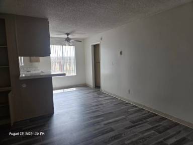 Main picture of 991 N Mollison Ave