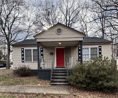 Main picture of 124 S Pine St
