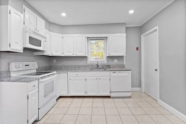 Main picture of 10 Richardson St