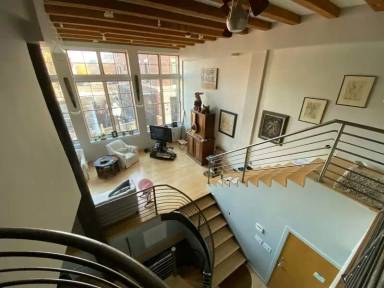 Main picture of 8 Newcomb St